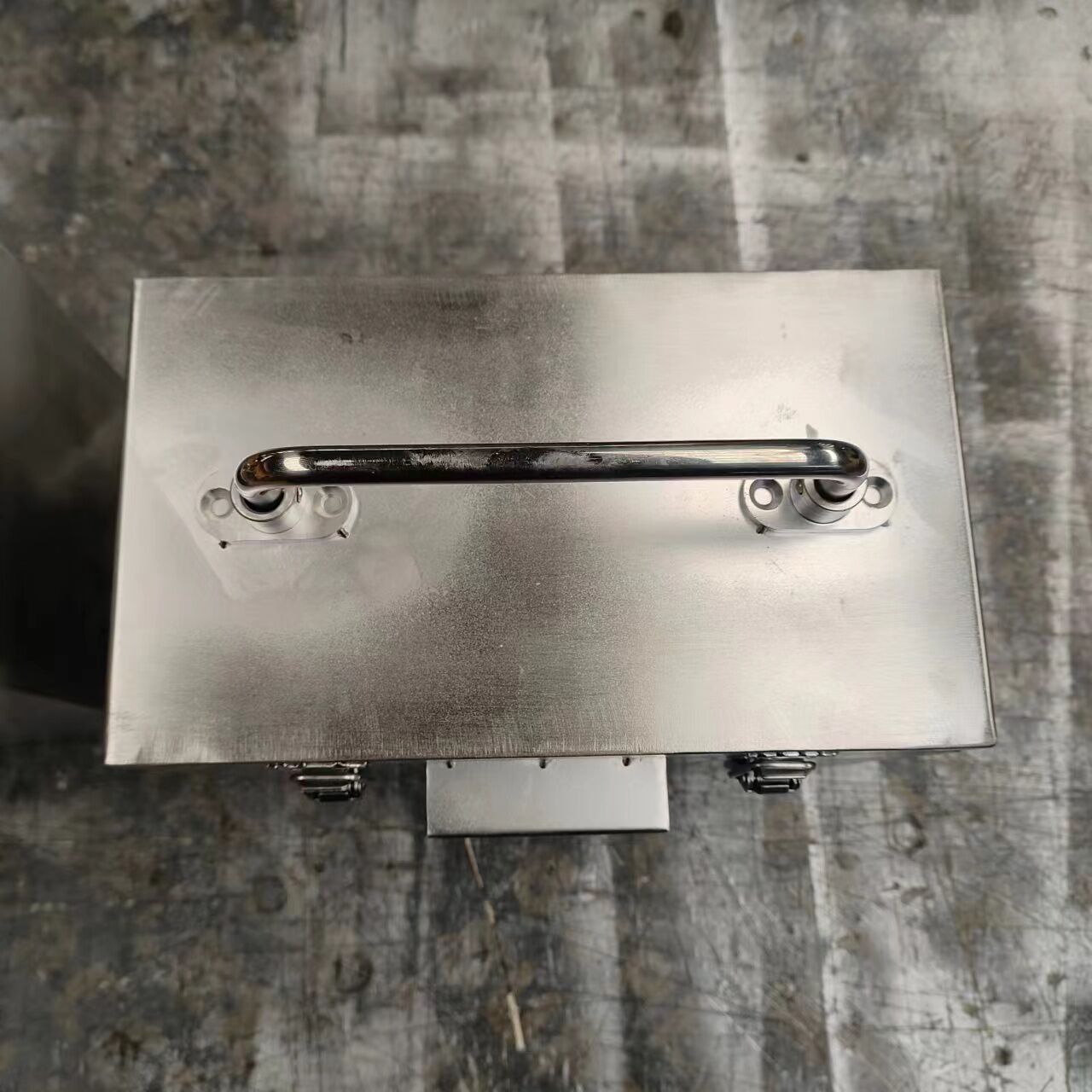 合肥铅箱：辐射安全的坚固堡垒